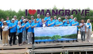 Garuda Indonesia Group dan Yayasan Benih Baik Kolaborasi Laksanakan CSR Penanaman Mangrove di Tangerang